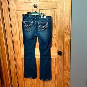 Size 32R Shyanne women’s jeans.